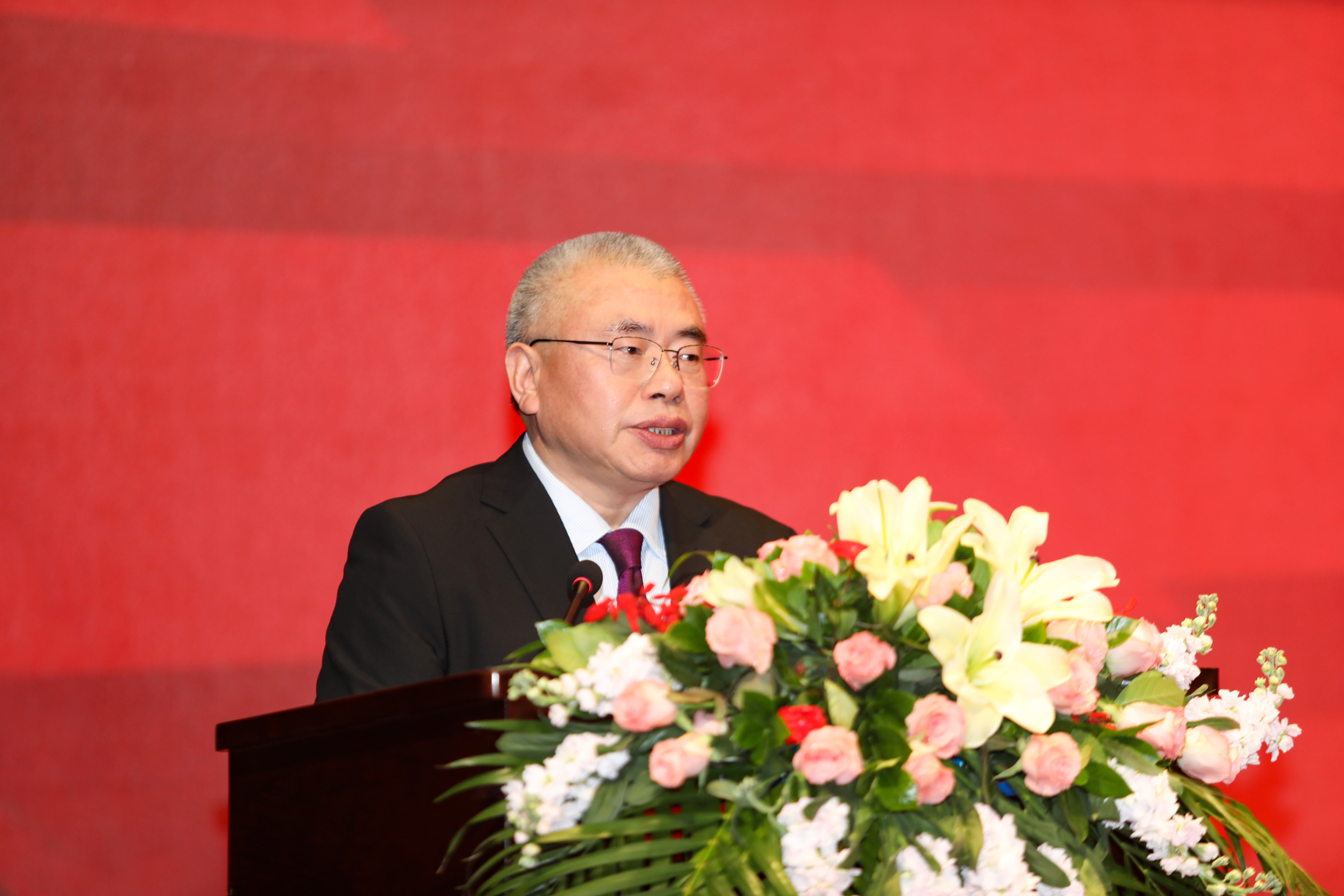 1.集團(tuán)公司黨委書記、董事長、總經(jīng)理?xiàng)畎矅鞔髸罗o.JPG